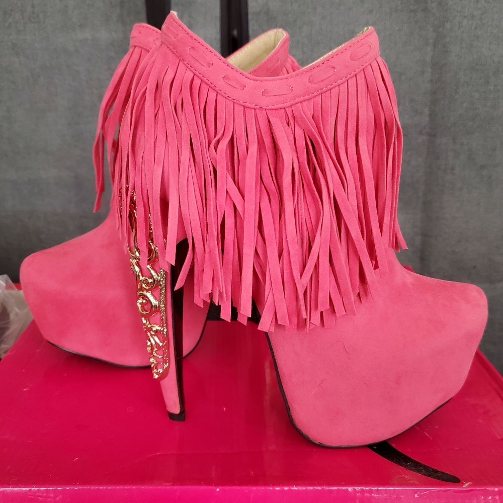 Privileged, style-Lola, color-Coral, size-6.5